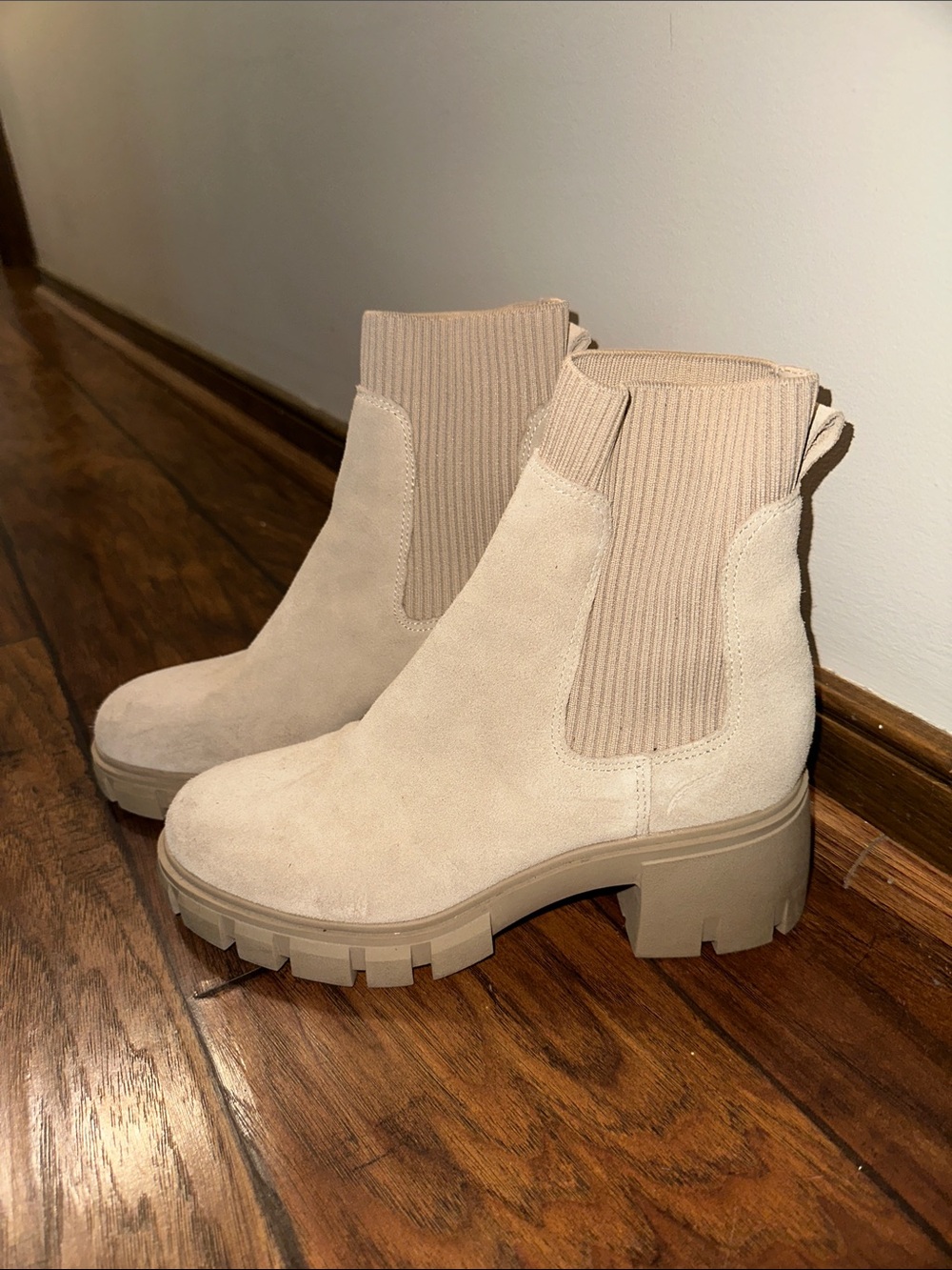 Steve Madden- Beige Suede Chelsea Lug Bootie - Women